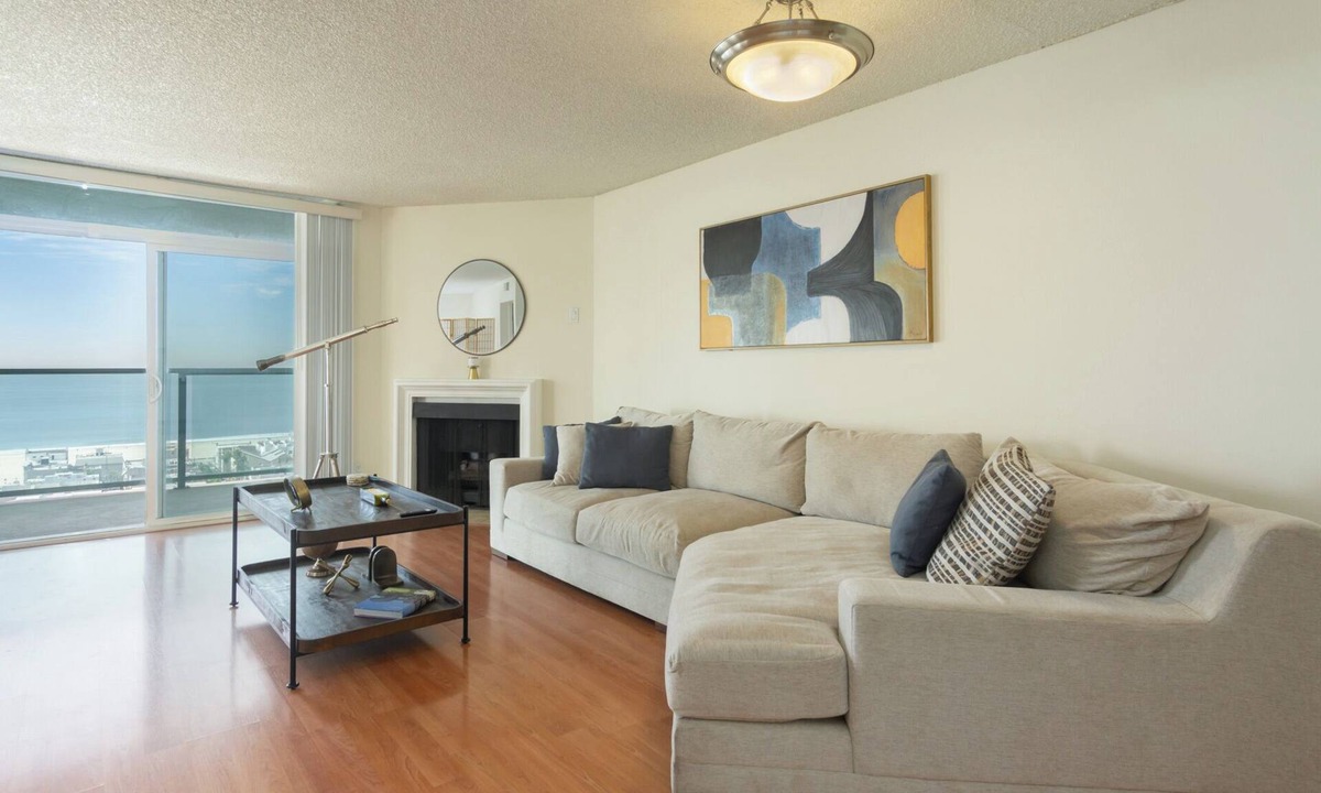 Marina Peninsula Apartment | 3-bedroom apartment in fabulous Marina del Rey with WiFi, fitness room