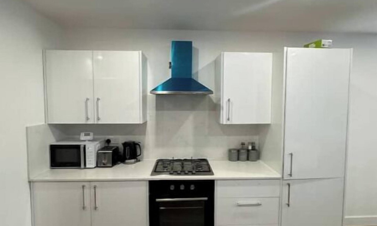 Plaistow South Apartment | 3-bedroom apartment in awesome London with WiFi