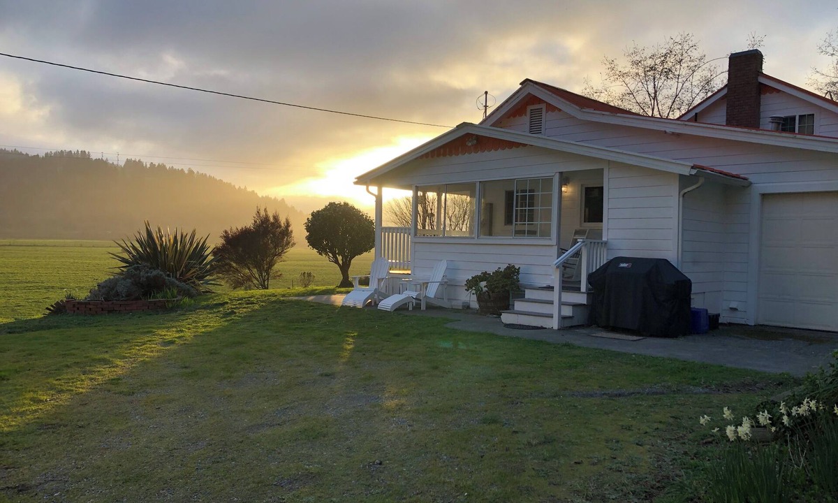 Orick House | 🌲3-Bedroom Coastal Farmhouse, BBQ, Games, Bikes - modern touch meets farmhouse decor 🏡🐄