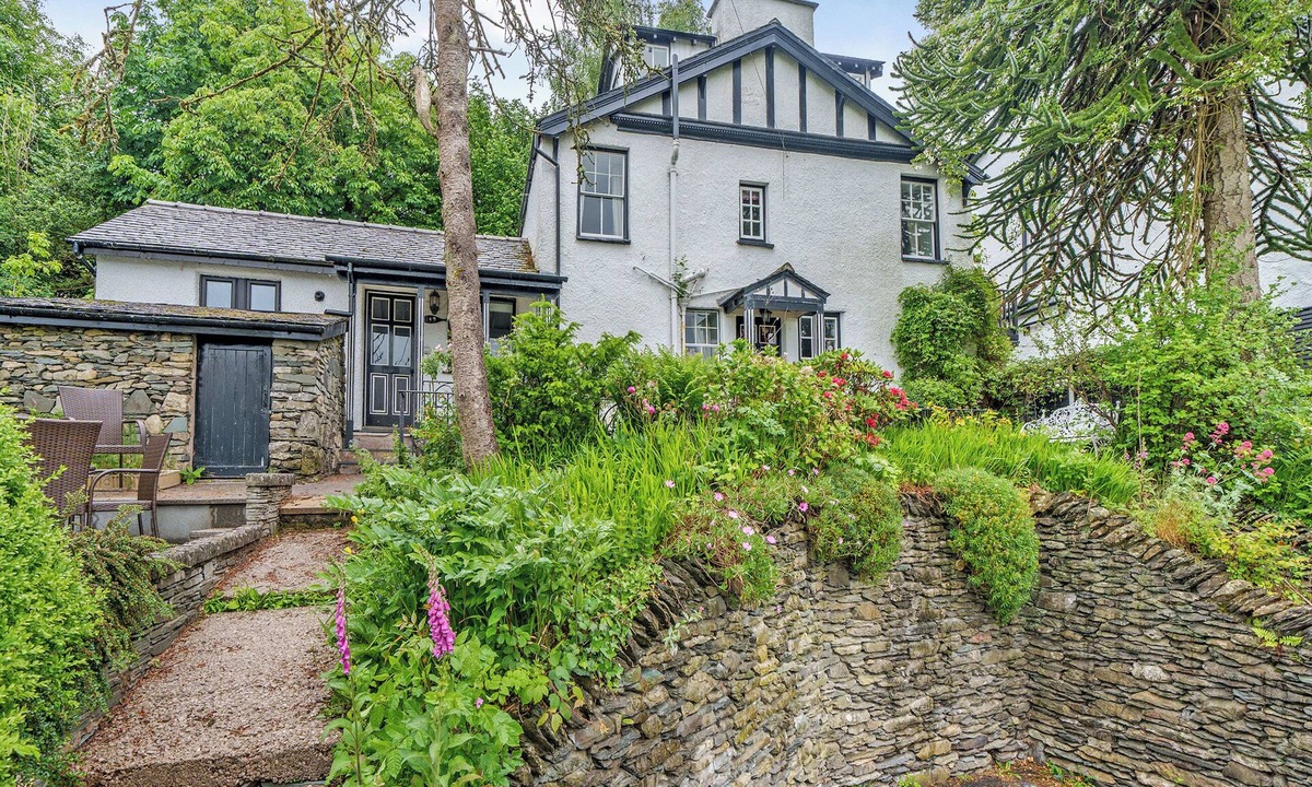 Bowness-on-Windermere Cottage | 3 bedroom accommodation in Bowness-on-Windermere