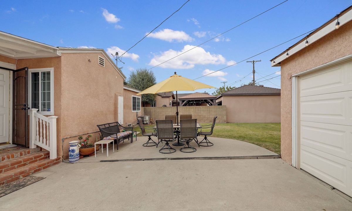 Hawthorne House | 3-bedroom Home near LAX, SoFi Stadium, Beaches and More!