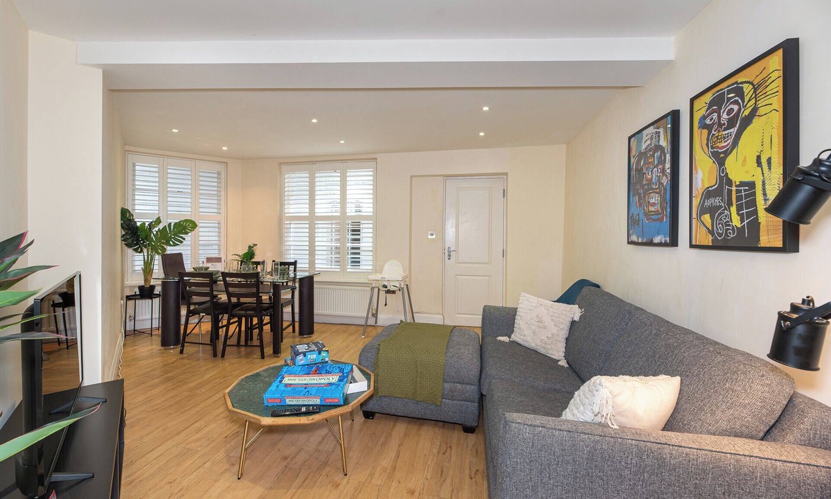Tachbrook Apartment | 3-Bedroom Pimlico flat with mini garden/terrace near Westminster & Victoria