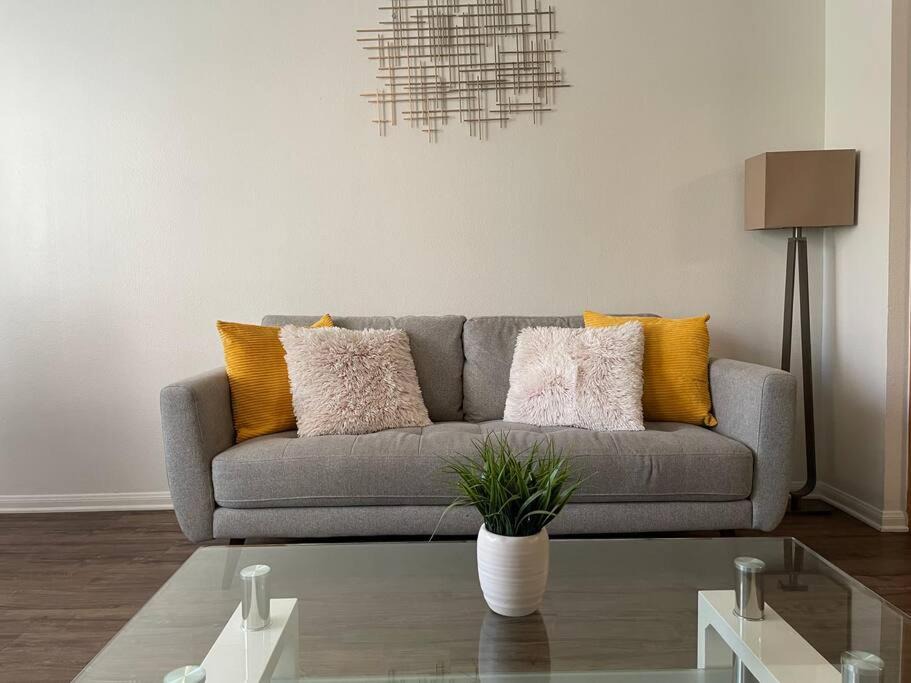 Marina del Rey Apartment | 3 km to Venice Beach Boardwalk Sleeps 6