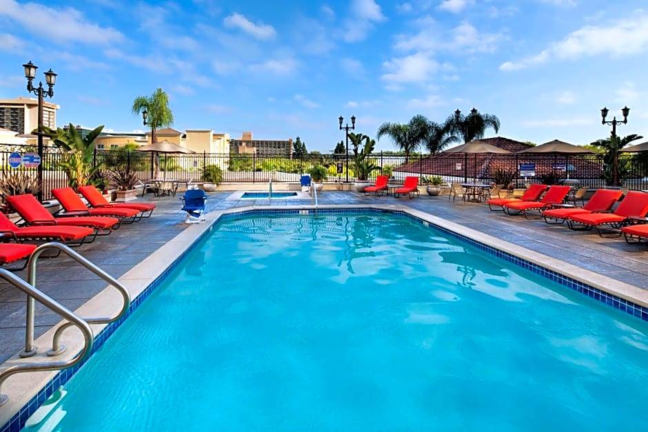 Anaheim Resort Hotel | 3-Star Hotel ∙ DoubleTree Suites By Hilton Anaheim Resort/Convention Center
