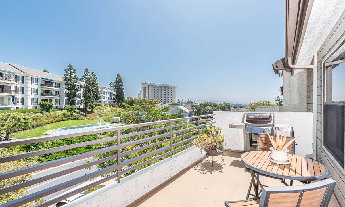 Santa Ana Heights Condo | 30+ Night | Stylish Apartment w/Balcony and Pool Access