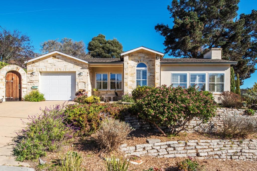 Del Rey Oaks House | 3485 Avalon by the Sea home