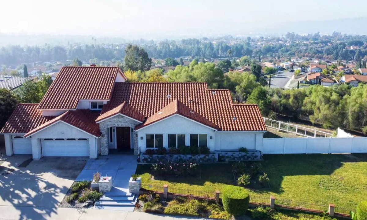 Walnut House | 35% off when 1Mo+! ! Location! VIEWS! BIG Pool!