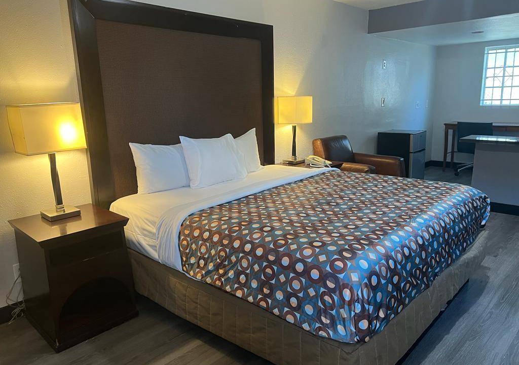 Sylmar House | 350 m² Motel ∙ 4 guests