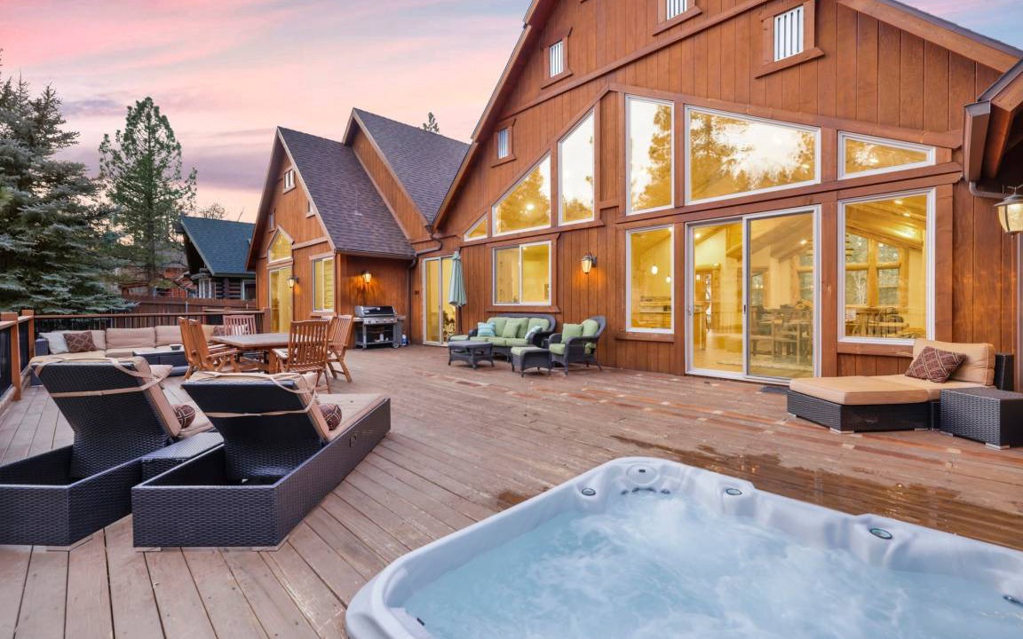 Evergreen Estates Ski Chalet | 364 m² Chalet ∙ 4 bedrooms ∙ 14 guests