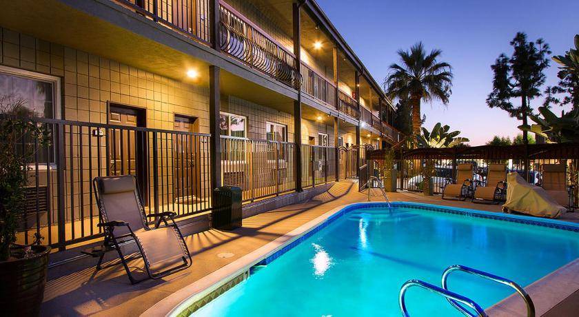 Granada Hills North Hotel | 37 m² Motel ∙ 127 guests
