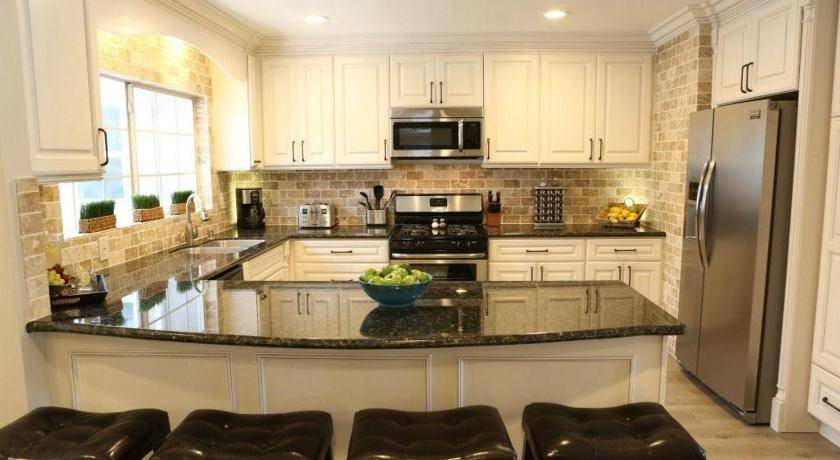 Northeast Anaheim House | 372 m² House ∙ 8 bedrooms ∙ 19 guests