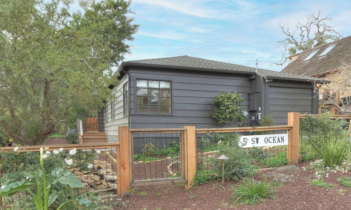 Southeast Carmel House | 3958 Lair-by-the-Sea - Walk to Downtown and Beach