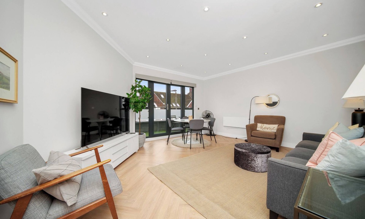 Southfields Apartment | 3bed Penthouse 10min to Wimbledon tennis court