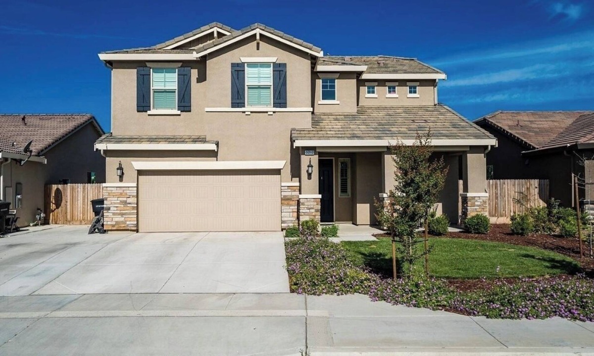 Hanford House | 4-bedroom house in charming Hanford with AC, WiFi, fitness room