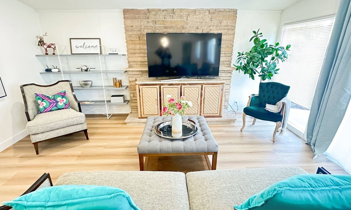 Covina House | 4-bedroom pool & game room bungalow in Ikea Covina