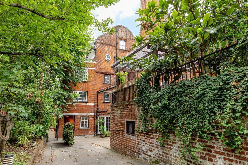 Frognal and Fitzjohns Apartment | 400 m² Apartment ∙ 5 bedrooms ∙ 12 guests