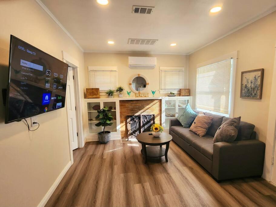 Pasadena Apartment | 41,Pasadena charming house Prime location King Bed !