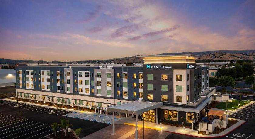 Nut Tree Hotel | 48 m² Hotel ∙ 2 bedrooms ∙ 8 guests