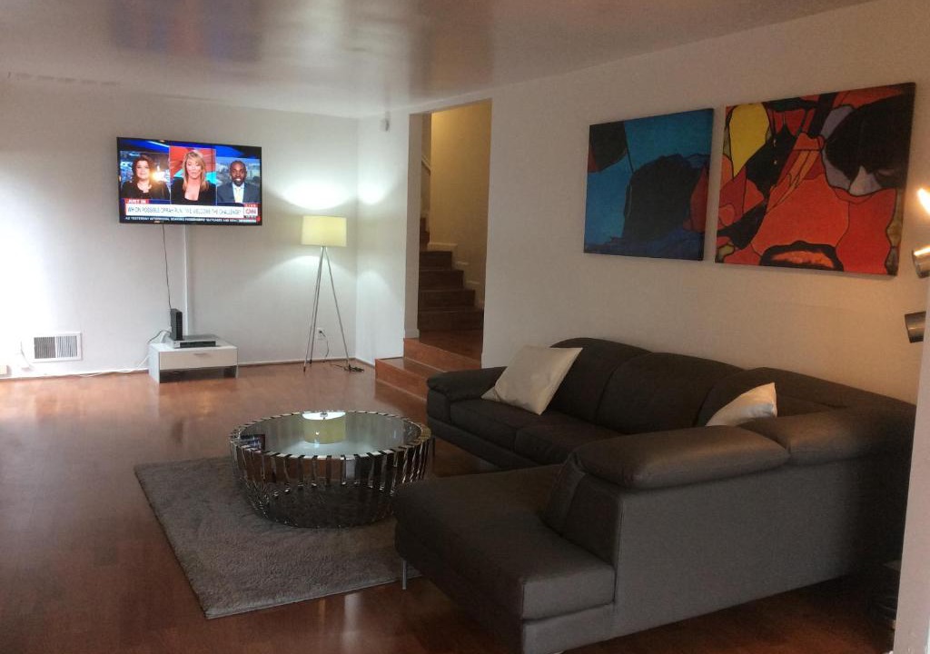 Sherman Oaks House | 5 bedroom 3 bath home near universal