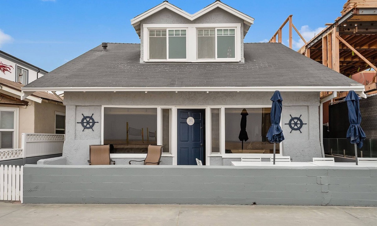 South Redondo House | 5 bedroom Cottage on the Strand!