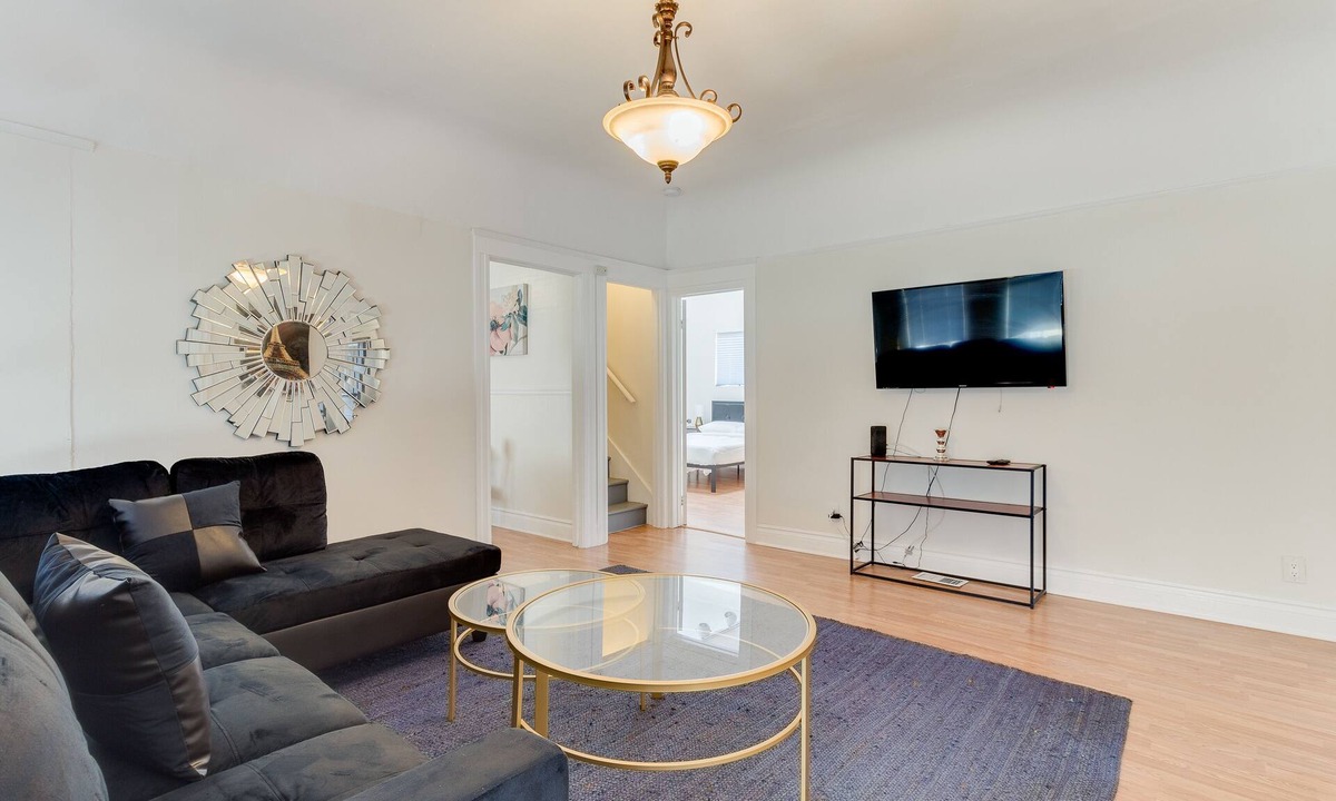 Pico-Union House | 5 Bedroom Koreatown Charmer near Downtown Los Angeles