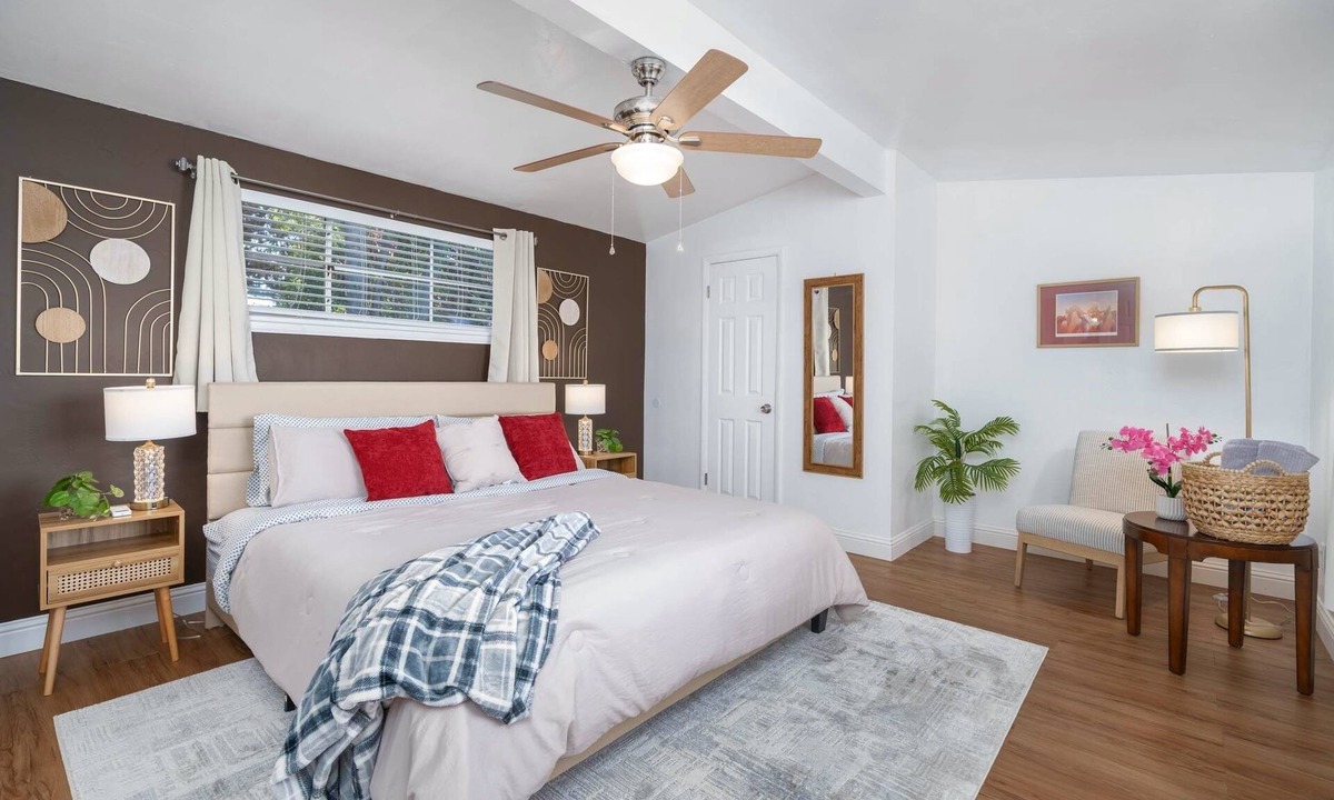 Bakersfield House | 5 min Walk to Panorama Bluffs! Preserve Trails Family-sized House 5 Beds Sleep 9