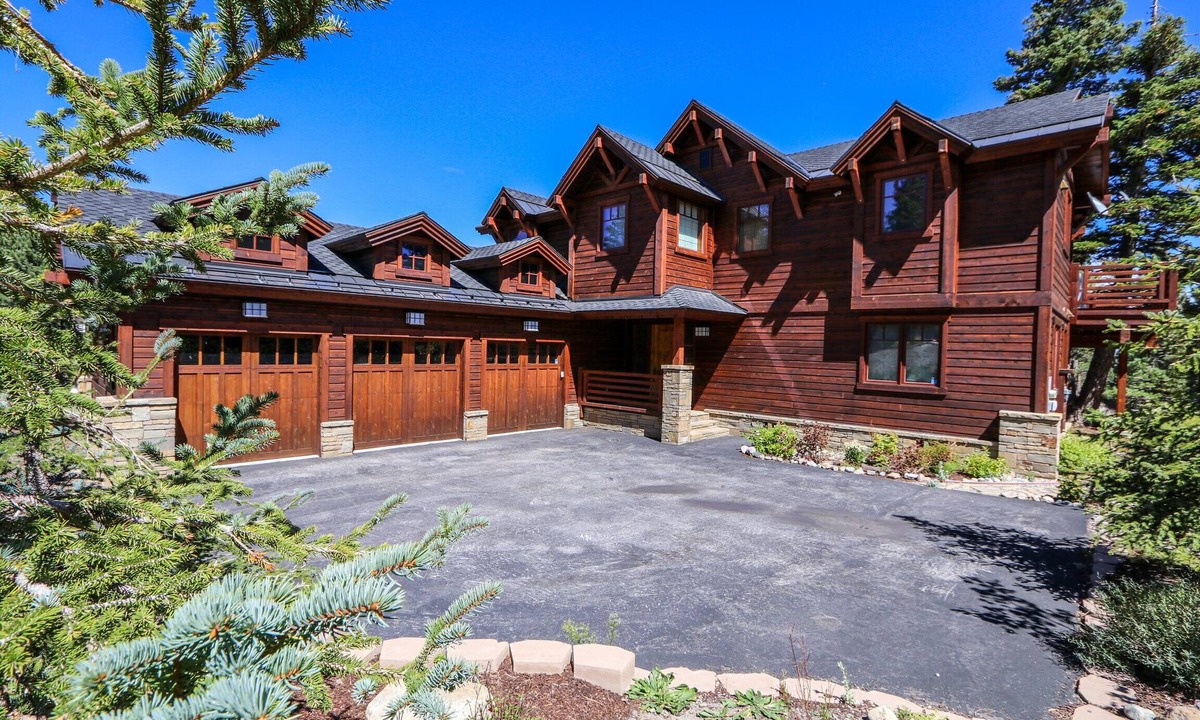 Mammoth Lakes Condo | 5-Star Luxury Home on Golf Course. Jacuzzi, Laundry, Gas Grill. Double Garage