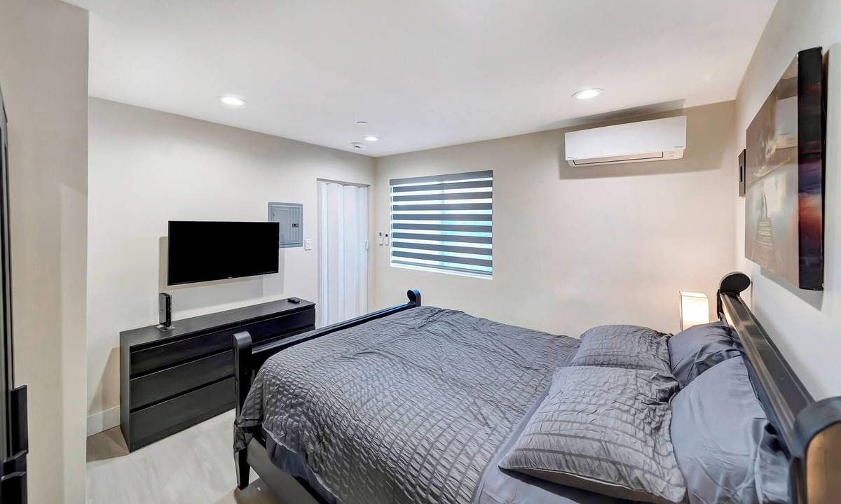 Tarzana House | 5843 VANALDEN A.D.U With all of the amenities included