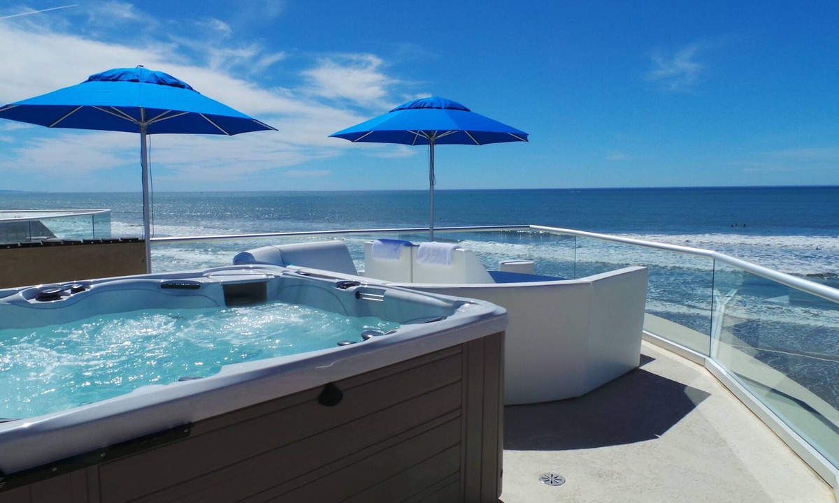 Townsite House | 5br + a den, 6.5ba Stunning Oceanfront Home W/Rooftop Spa & Dual Master Suites