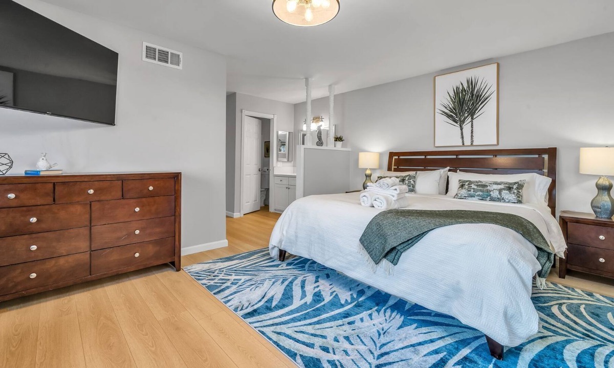 Lake Balboa House | 5BR Home Lake Balboa-Sleeps10 w Gazebo&Basketball!