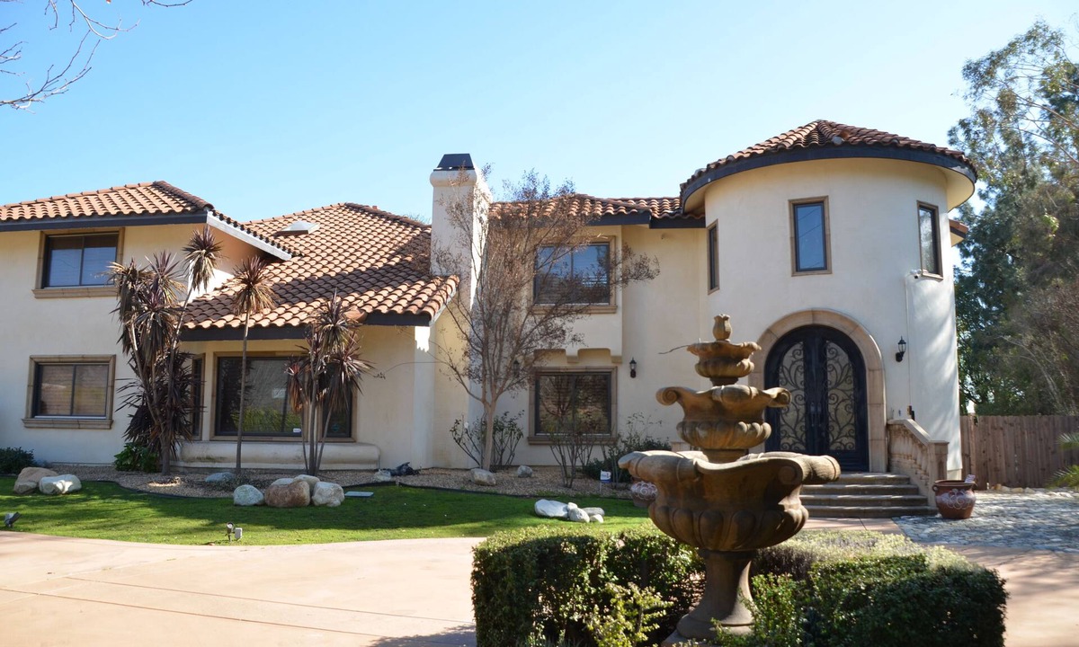 Claremont House | 6 Bed 8 Bath estate in Claremont with fitness room, basketball, tennis