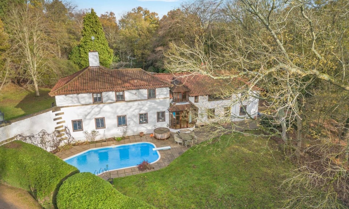 Runnymede Cottage | 6 Bed in Englefield Green (oc-e34166)