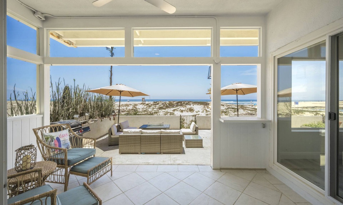 Santa Ana Heights House | 6 Bedroom Remodeled Home on the Oceanfront