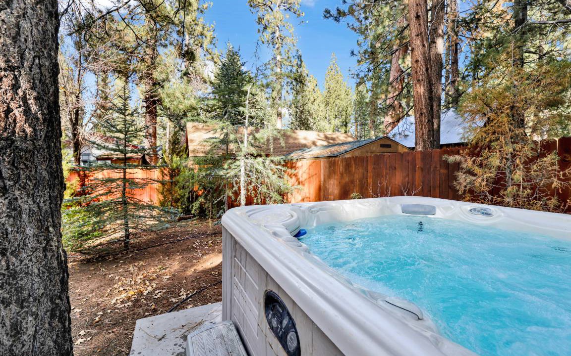 Big Bear Lake Cabin | 60 m² Cabin ∙ 2 bedrooms ∙ 3 guests
