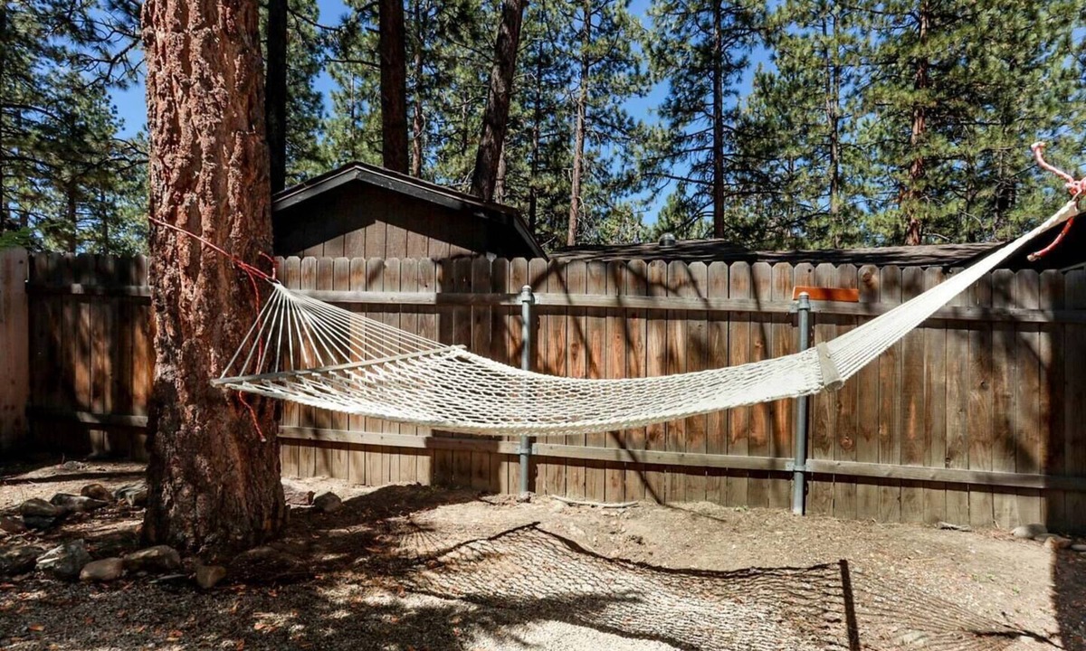 Big Bear Cabin | 648 Double Nichol, fenced backyard
