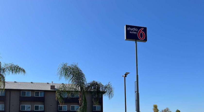 Delano Hotel | 65 m² Hotel ∙ 127 guests