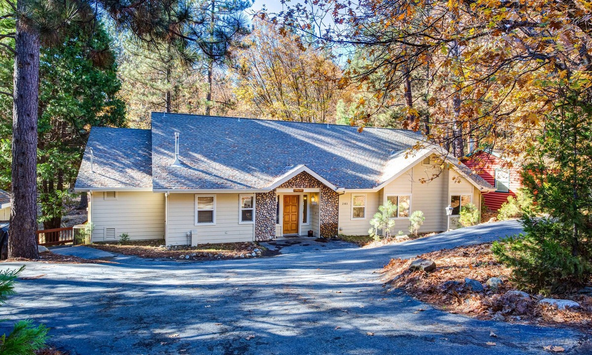 North Wawona Cabin | (7N) Miller's Landing at The Redwoods In Yosemite