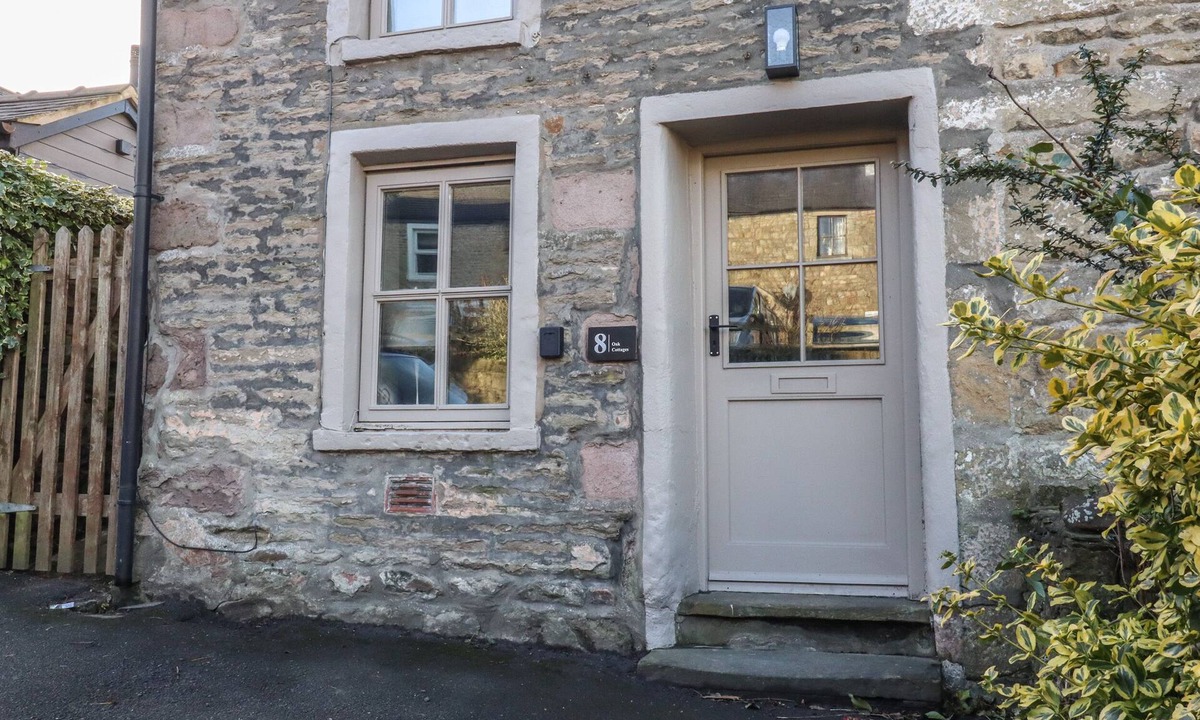 High Bentham Cottage | 8 OAK COTTAGES, pet friendly, with a garden in Bentham, Yorkshire