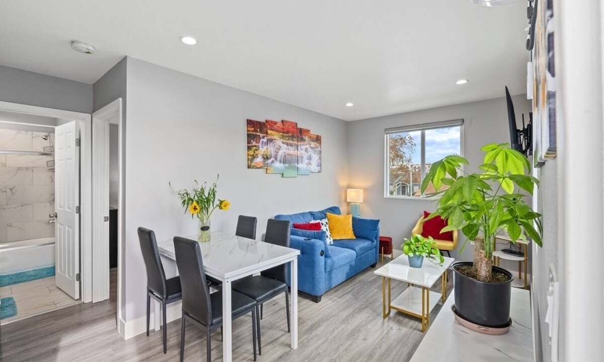 Park Mesa Heights House | A cozy, newly built, urban retreat in the heart of Los Angeles!