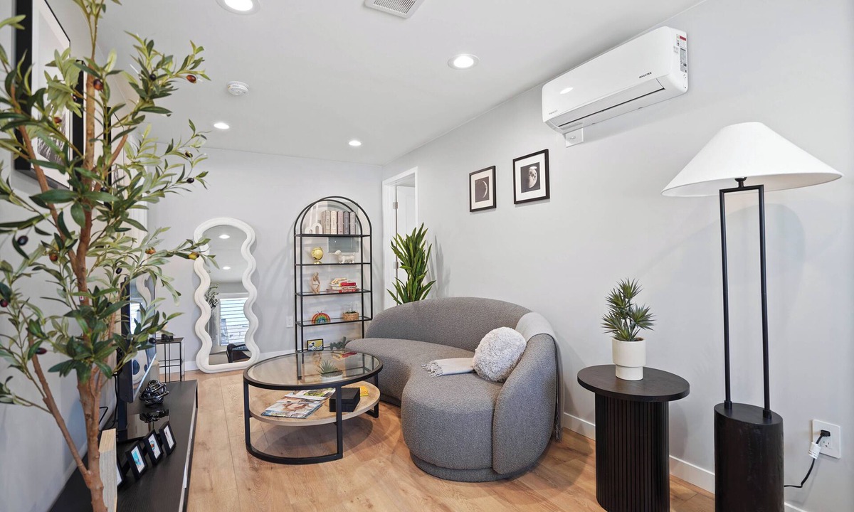 Duarte House | A serene hideaway near the scenic Monrovia Canyon Park