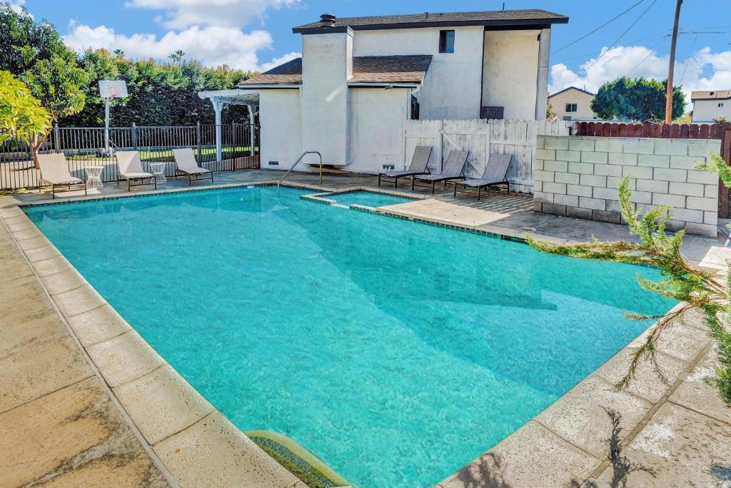 San Fernando House | A Super Private LA home with Amazing Design and Pool & Spa
