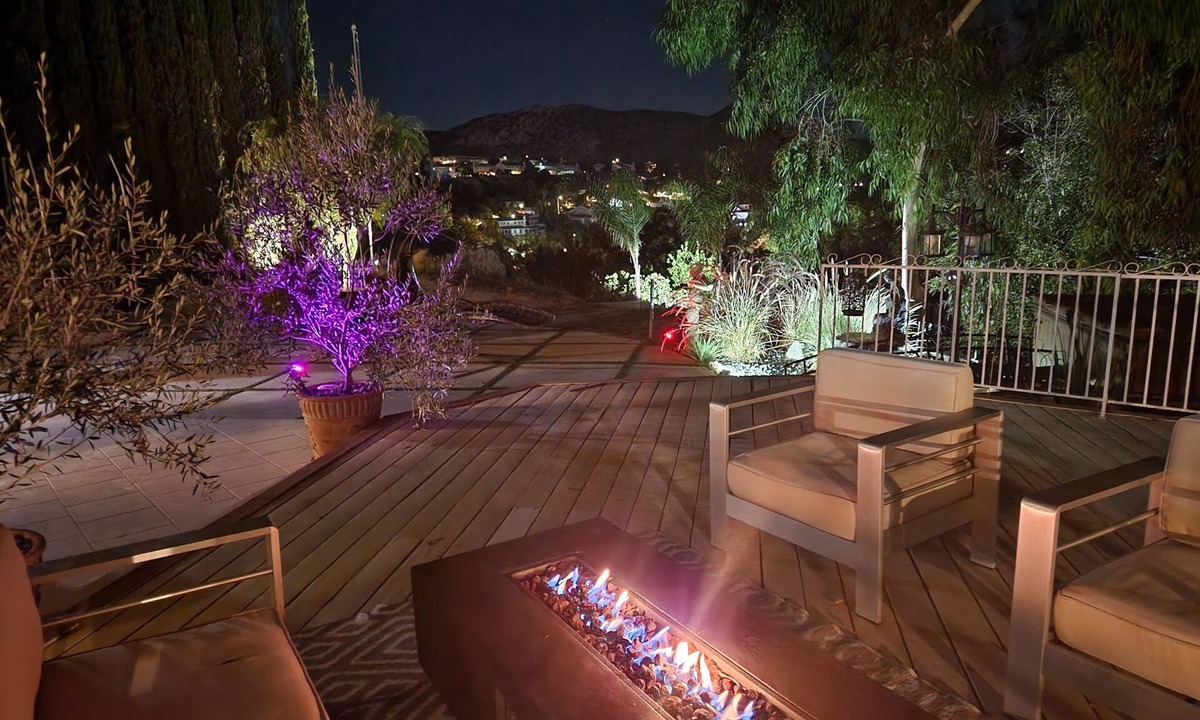 West Hills House | A view house