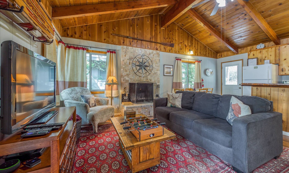 Big Bear Lake House | Adorable mountain home in great location with yard - dog-friendly