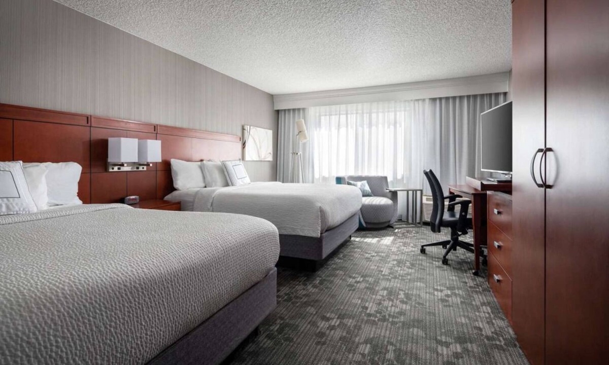 Camarillo Hotel | Affordability Meets Comfort! 3 Pet-Friendly Units, Near Camarillo Public Library
