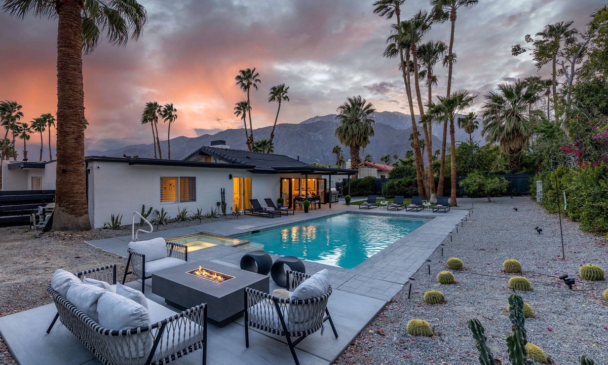 Vista Norte House | Alluring Palms - Resort-Style Private Backyard!