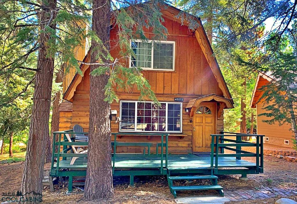 Upper Moonridge House | Alpine Haus by Big Bear Cool Cabins
