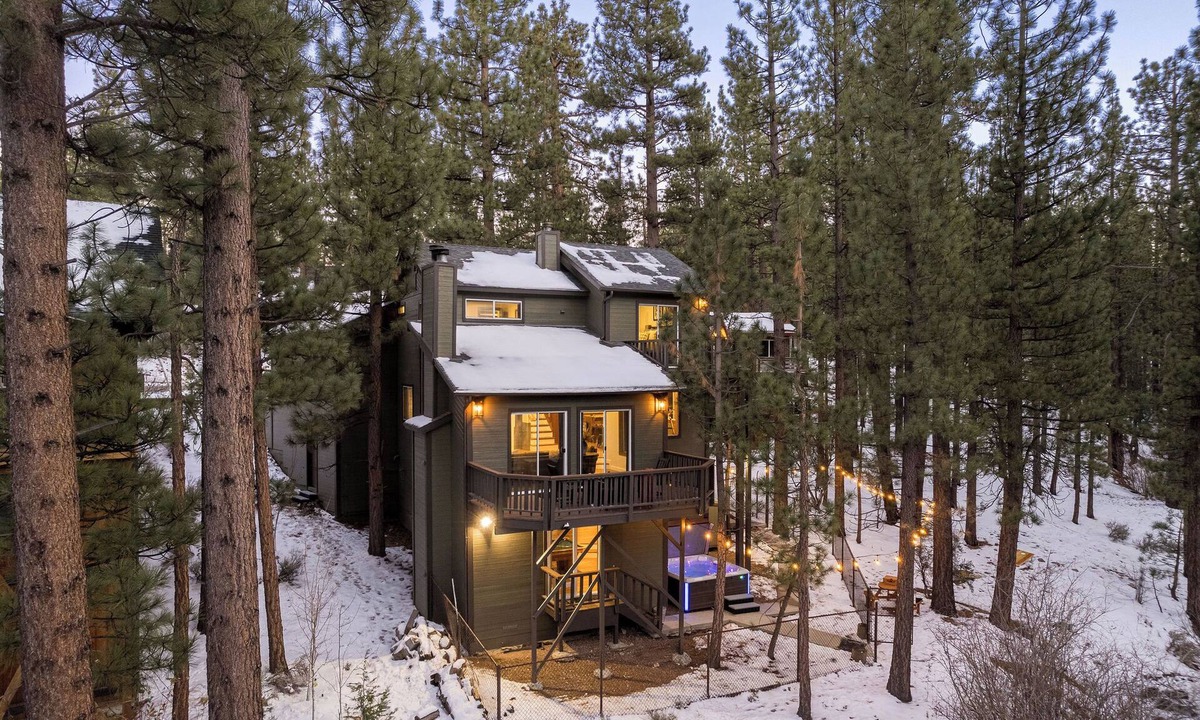 Big Bear House | Alpine Verde Cabin: Hot Tub, Game Room, EV Charger