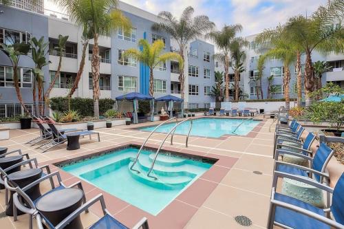 The Grove | Miracle Mile