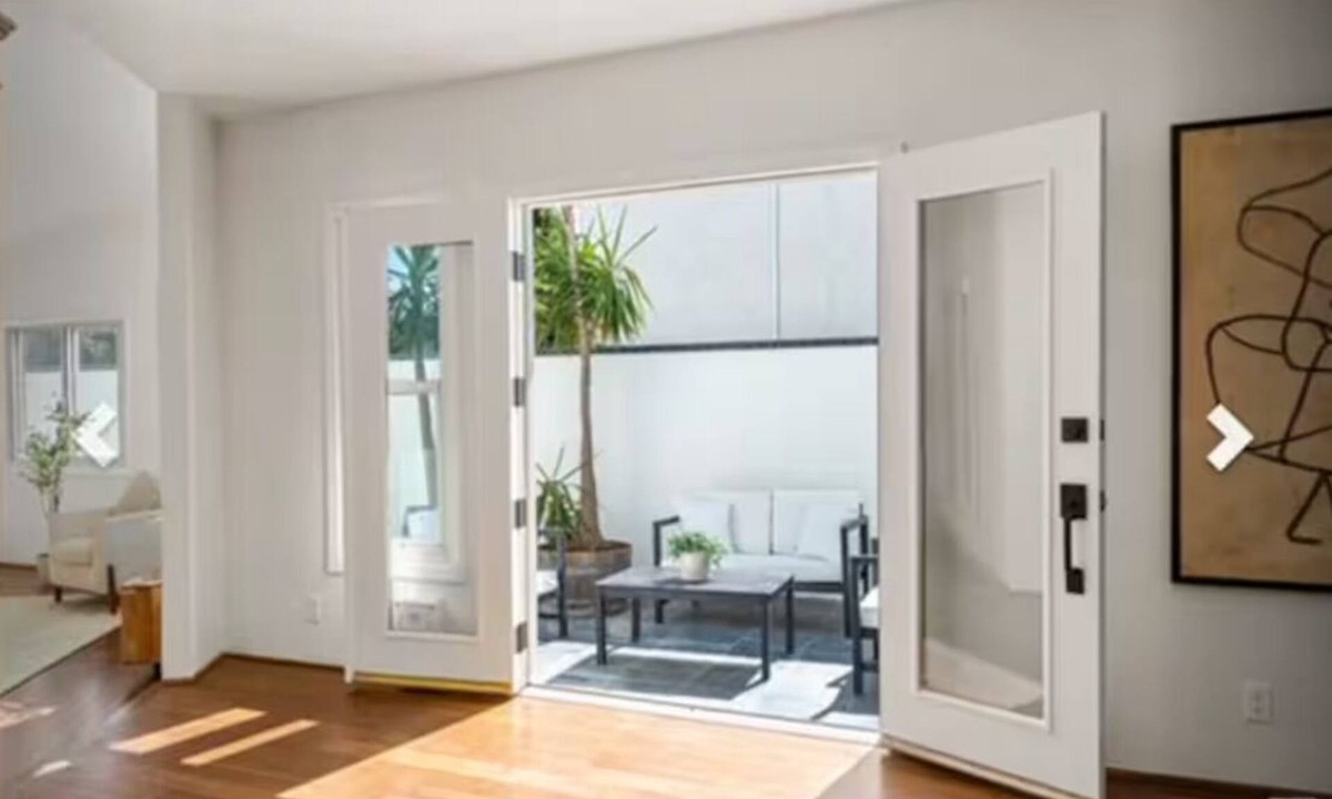 Playa Del Rey House | Amazing unique floor plan! Large House with Huge Chef Kitchen. 4 Living Rooms.