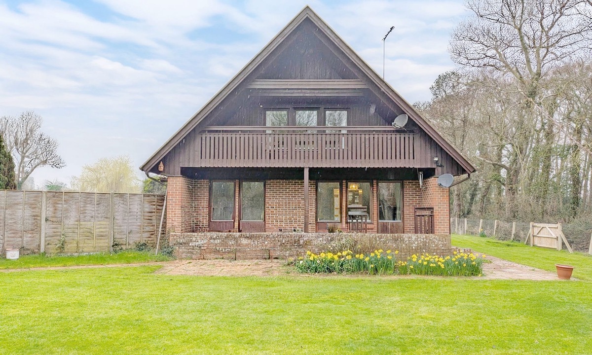 Middleton-on-Sea Cottage | Ancton Way by the Sea - sleeps 9 guests in 4 bedrooms